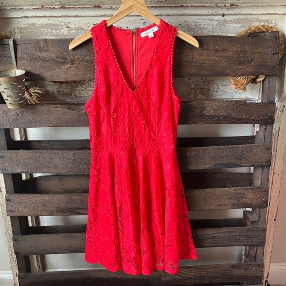🟠NWT FRANCESCA’S Sleeveless Lace Mini Dress in Red SMALL